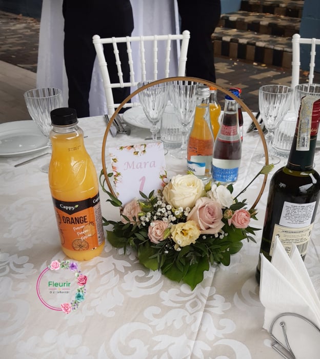 Aranjament Floral de Masă pentru Botez - Eleganță și Rafinat [1]