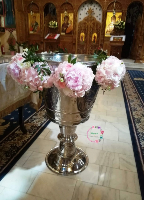 Aranjament Floral pentru Cristelniță – Hortensii și Bujori [1]