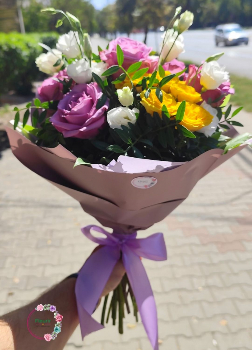 Buchet Eleganță Pastelată cu Trandafiri si Miniroze [1]