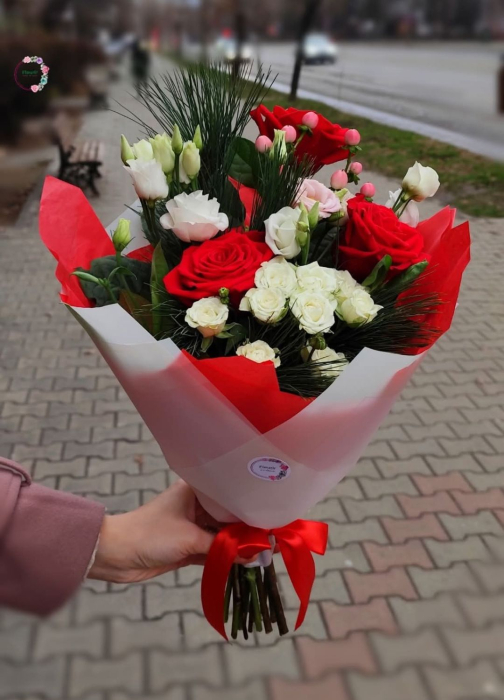 buchet-winter-romance-trandafiri-miniroze-lisianthus-pin [2]