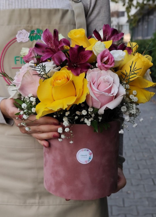 Cutie Florala Eleganta cu Trandafiri și Alstroemeria în Catifea Roz [1]