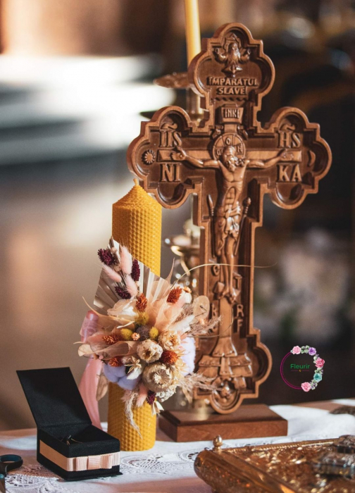 Lumânare Botez Galbenă Cu Flori Uscate și Accente Elegante [3]