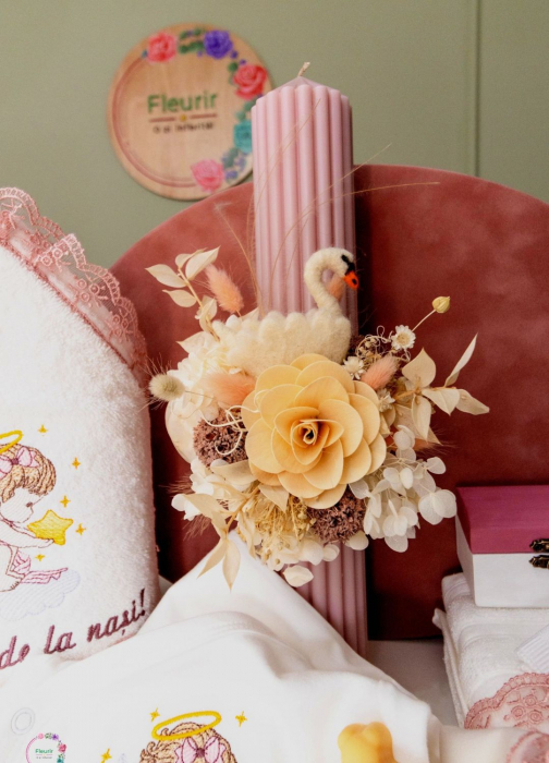 Lumânare Botez Roz cu Lebădă și Flori Ivory [1]