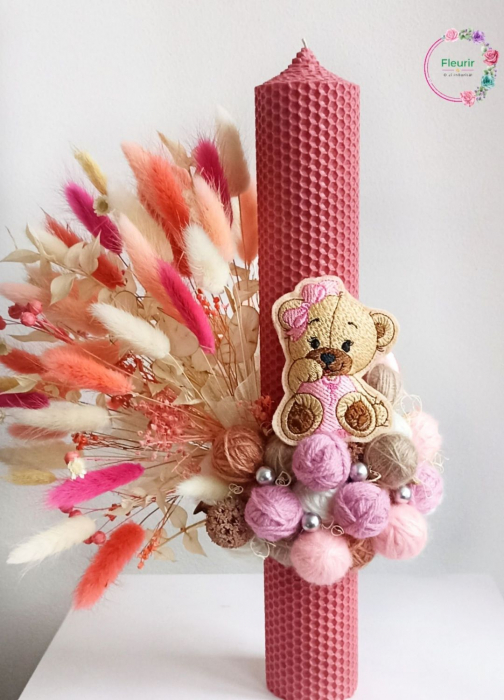 Lumânare Botez Roz – Decor Floral Cu Ursuleț Brodat [1]