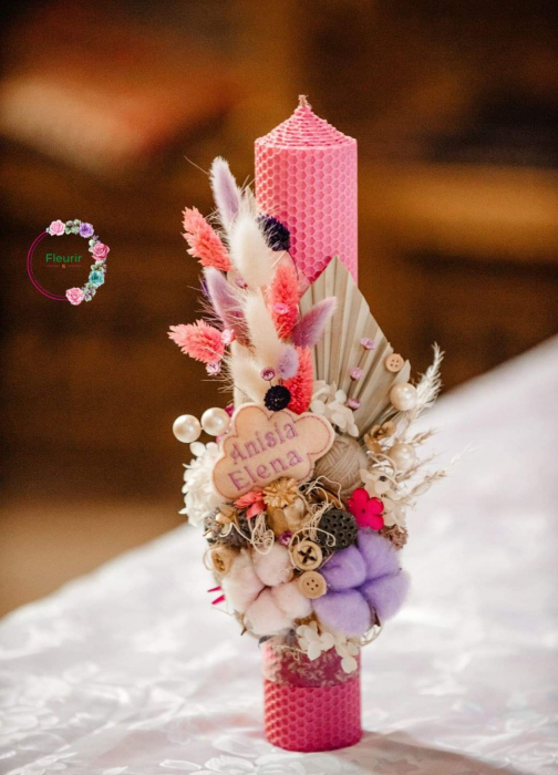 Lumânare Botez Roz Personalizată – Eleganță și Detalii Florale [1]