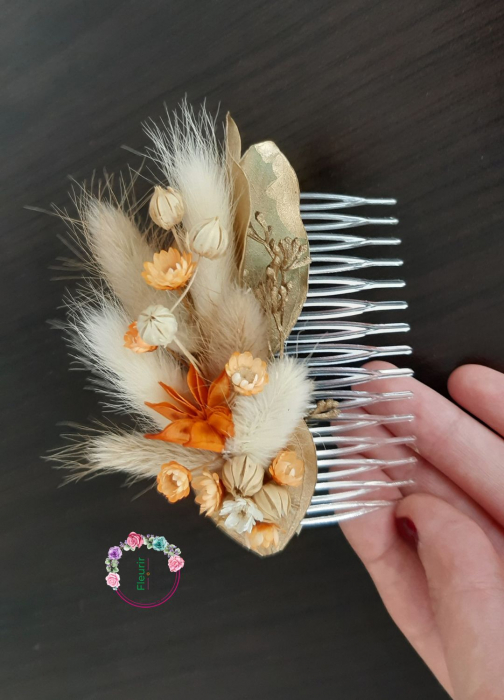 Pieptene Elegant – Flori Uscate și Frunze Aurii [1]