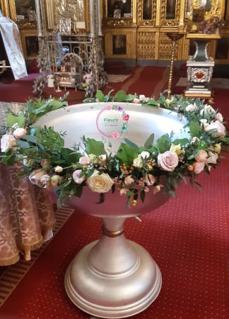 Botez - Aranjament Floral pentru Cristelniță – Decor Pastel pentru Botez