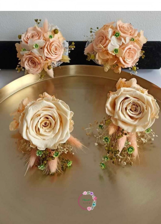 Cocarde, Corsaje și Accesorii - Corsaje Elegante cu Trandafiri Criogenați și Accente Naturale