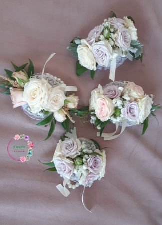 Cocarde, Corsaje și Accesorii - Corsaje Florale – Eleganță cu Miniroze Pastelate