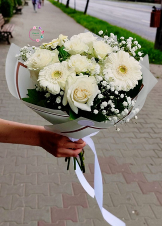 Buchet cu Trandafiri Albi și Gerbera [1]