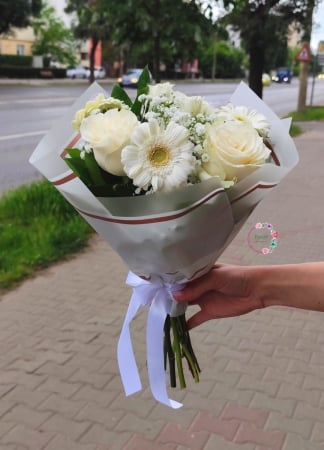 Buchete Flori - Buchet cu Trandafiri Albi și Gerbera