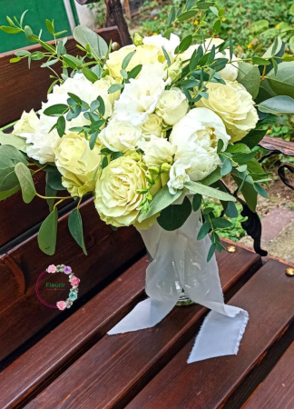 Flori Naturale - Buchet de Mireasă cu Bujori și Trandafiri – Eleganță Naturală