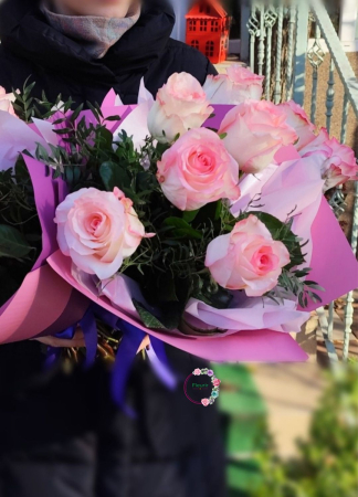 buchet-elegant-flori-proaspete-trandafiri-miniroze-lisianthus-gypsophila-fleurir [4]