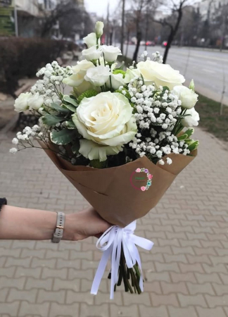 Buchete Flori - Buchet Trandafiri Albi și Lisianthus cu Gypsophila – Elegant și Rafinament