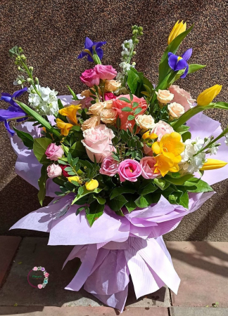 Buchete Flori - Buchet Trandafiri, Lalele și Iriși