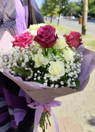 Buchete Flori - Buchet Trandafiri mov si Miniroze albea