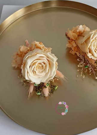 Cocarde, Corsaje și Accesorii - Cocarde cu Trandafiri Preservați și Design Natural