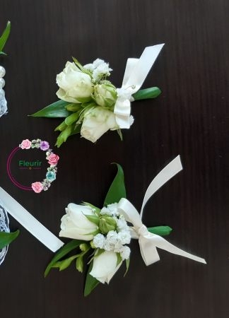 Cocarde, Corsaje și Accesorii - Cocarde Florale cu Miniroze Albe