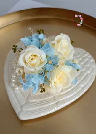 Nuntă - Corsaj cu Flori Criogenate – Albastru și Alb