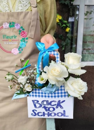 Aranjamente Flori Naturale - cosulet-floral-back-to-school-trandafiri-iasi.jpg