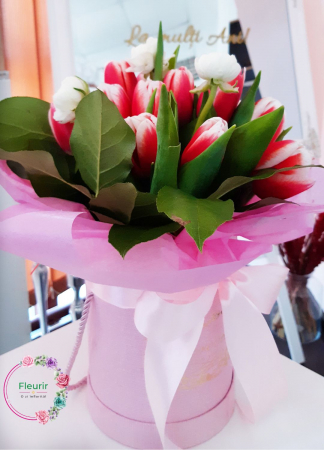 Flori Naturale - Cutie florala cu Lalele în Cutie Roz