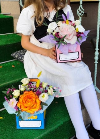 Aranjamente - aranjament-floral-cutie-ghiozdan-back-to-school-iasi.jpg