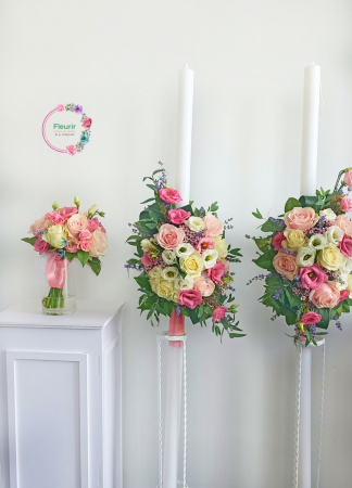Lumânări de Cununie cu Aranjamente Florale Lungi și Verdeață Luxuriantă [1]