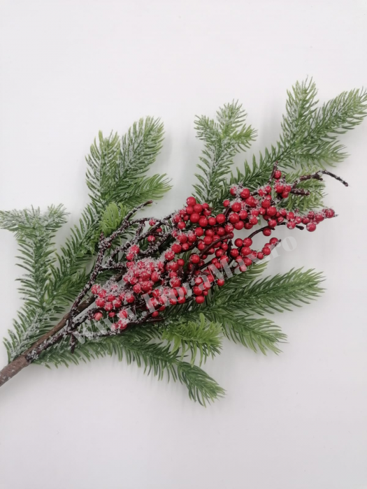 Crenguta brad artificial ninsa pentru aranjamente Craciun cu bilute rosii ilex  si sclipici 50 cm [1]