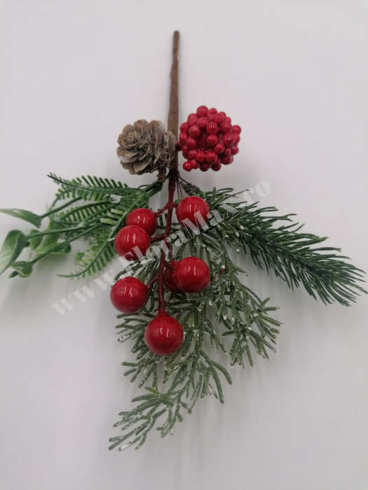 Crenguta Craciun pentru decoratiuni aranjamente cu bilute rosii, ilex si con brad 27 cm [3]