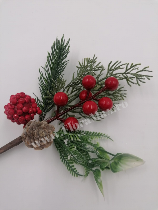 Crenguta Craciun pentru decoratiuni aranjamente cu bilute rosii, ilex si con brad 27 cm [1]