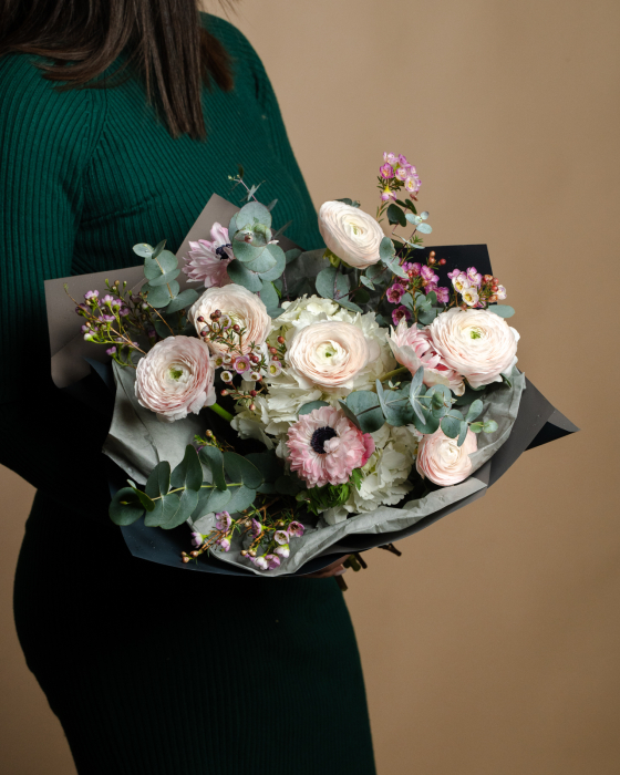 Buchet cu Ranunculus si Anemone [2]