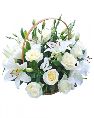Aranjamente Florale - Coș cu trandafiri, crini și lisianthus