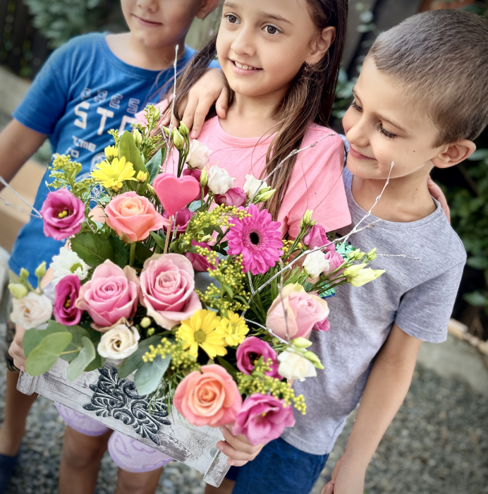 Lădiță de lemn cu mix flori colorate [3]