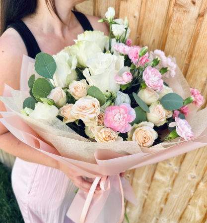 BUCHET FLORI MIXTE - Buchet alb roz delicat