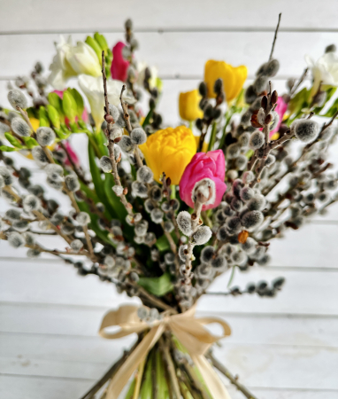 Buchet mix colorat cu lalele, frezii, salix 23 flori [0]