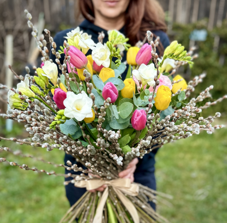 Buchet mix colorat cu lalele, frezii, salix 33 flori. XXL [2]