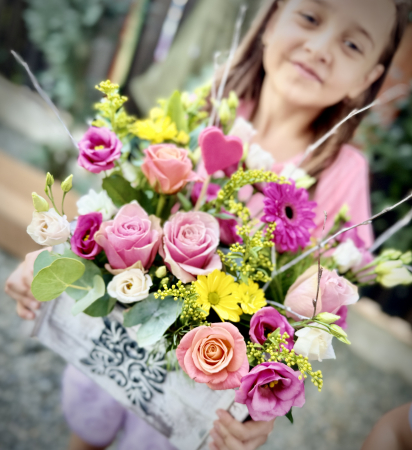 Lădiță de lemn cu mix flori colorate [1]