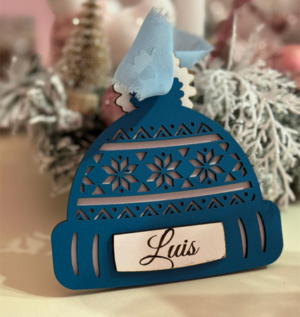 Globuri Personalizate Craciun - Glob personalizat cu nume forma de caciula din MDF sau Plexiglass