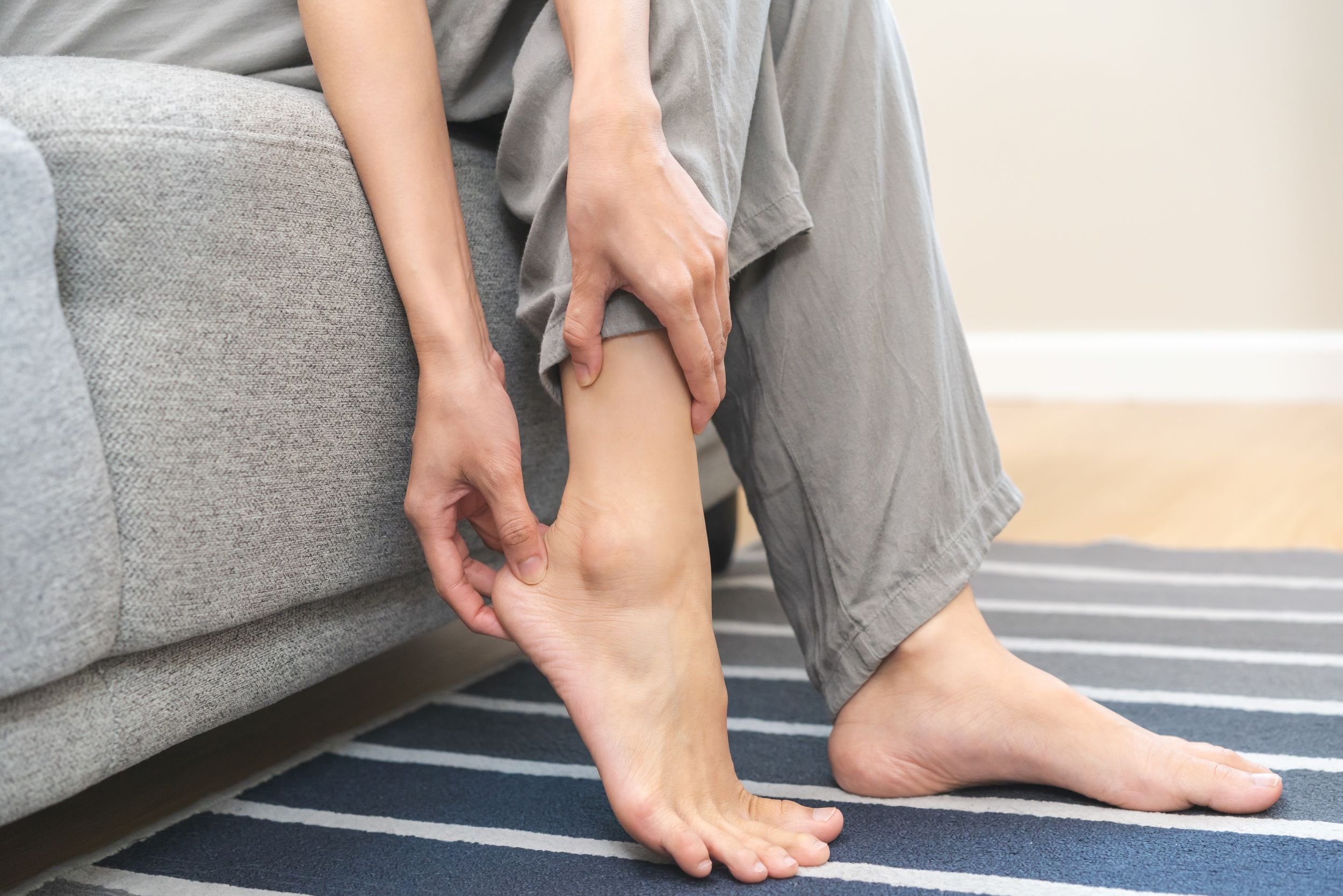 Durere în talpa piciorului: DE CE apare și CUM poate fi prevenită