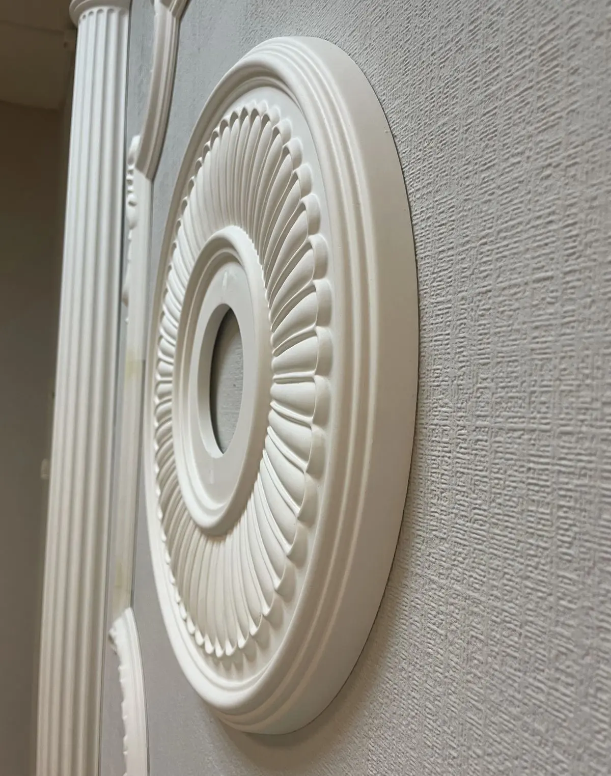 Rozeta tavan 1.56.047 Poliuretan Gaudi 24 x 404 mm [2]