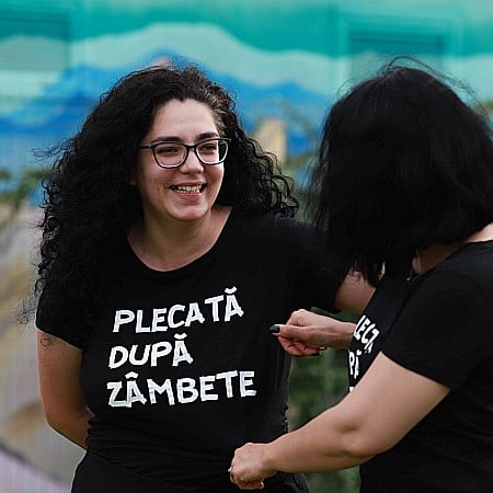 #căutări - Plecată după zâmbete