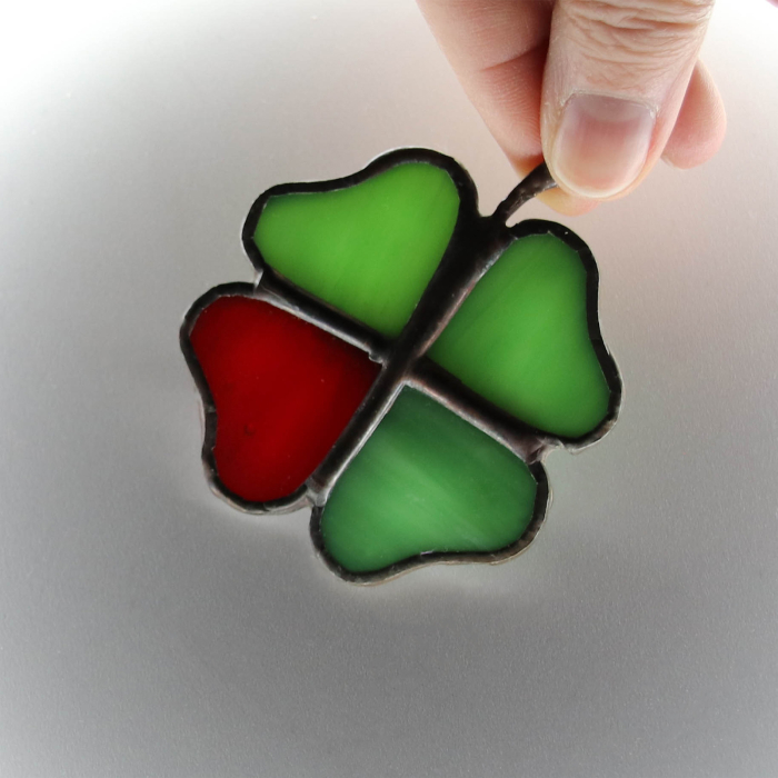 Brosa Martisor - Trifoi Verde cu Petala Rosie [3]