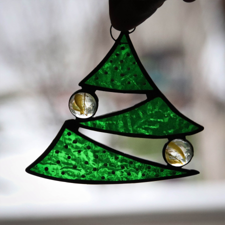 Decoratiuni - Bradut verde din vitraliu