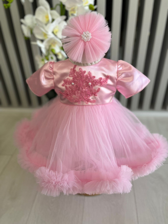 Produse - Rochita  Lelia cu pampon pe volan, cu bentita tip pampon, culoare roz 0-4 luni, Gabrielle Bebe, GBR16/100