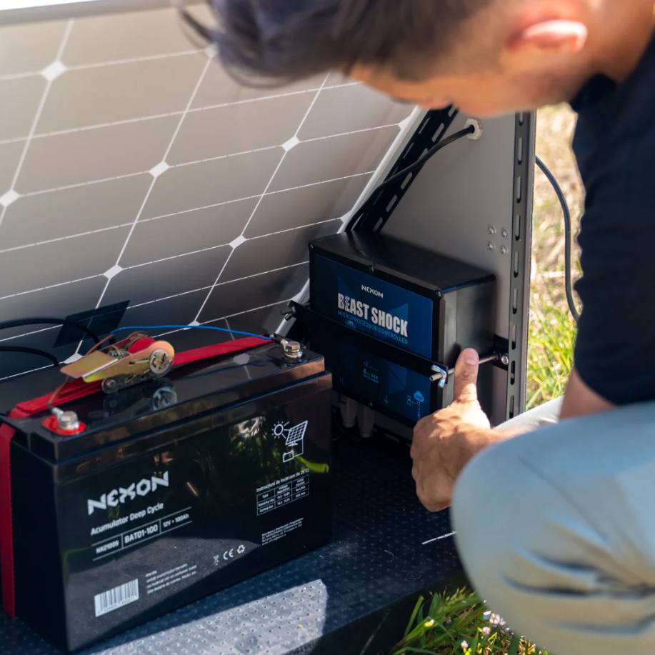 Gard electric portabil NEXON PYRAMID 10J cu GPS încorporat, panou solar și baterie [5]