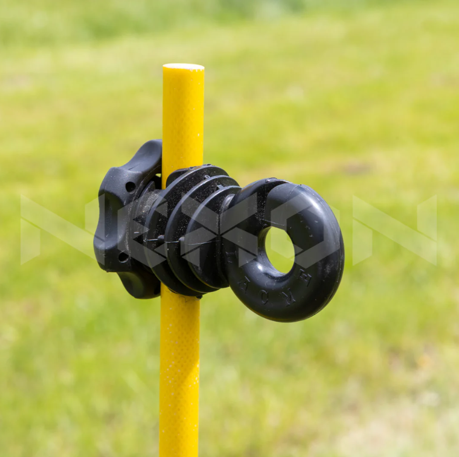 Izolator gard electric, montare pe stâlpi metalici cu diametru 7-12 mm [6]