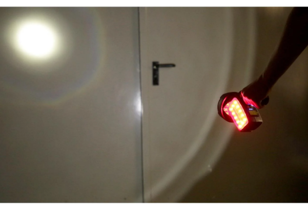 Lampă LED portabilă cu acumulator 5 W – 350 lm, funcție powerbank [6]