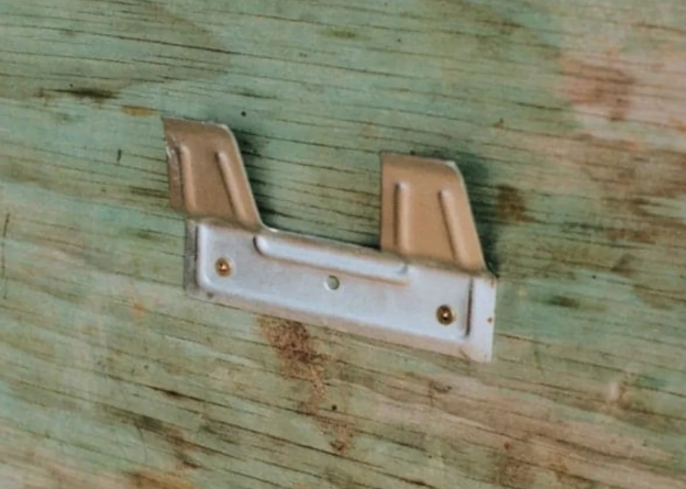 Suport găleată adăpare viței din metal 14 x 3.5 cm [2]