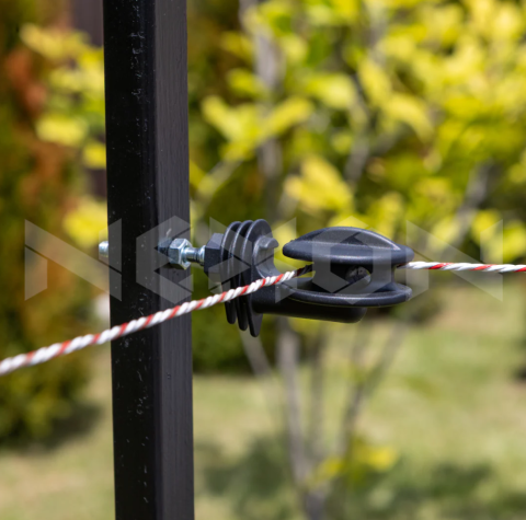 Izolatori pentru sistem T-POST - Izolator de colț Super cu șurub metric - NEXON modular