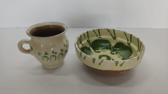 Avantajele gătitului și servirii mesei în vase de lut, ceramică și fontă
